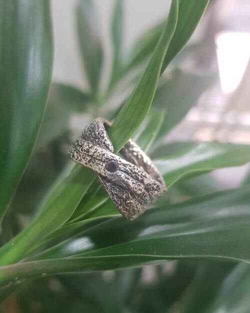 Anello in argento e oro e dimante nero
