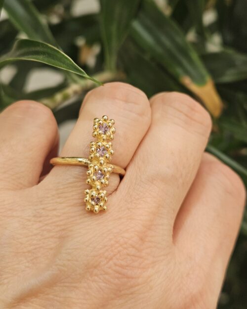 Anello in bronzo e zirconi rosa,  Rugiada