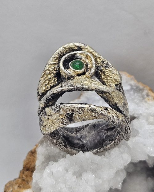 Anello artigianale in argento, oro e tsavorite